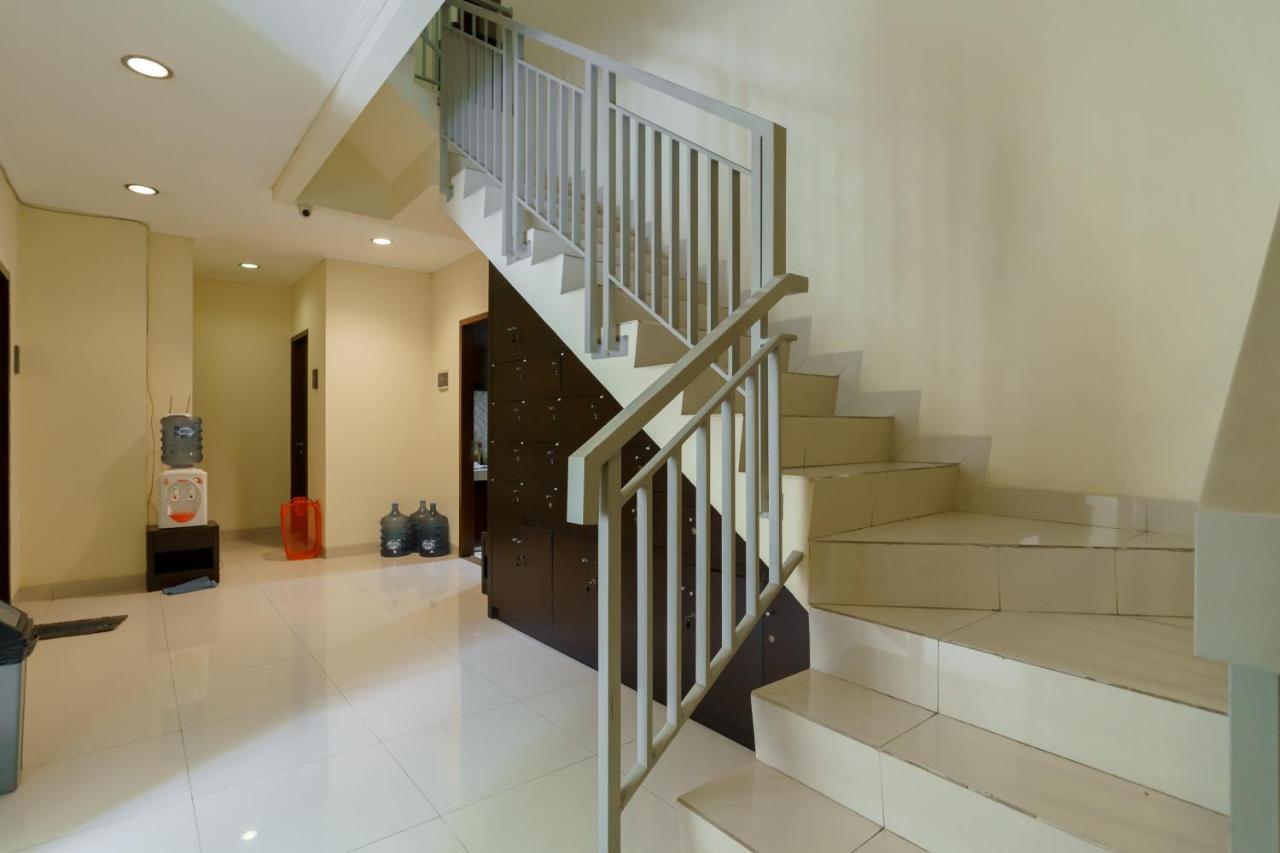 Dago Suites Syariah Cikarang RedPartner Bekasi Luaran gambar
