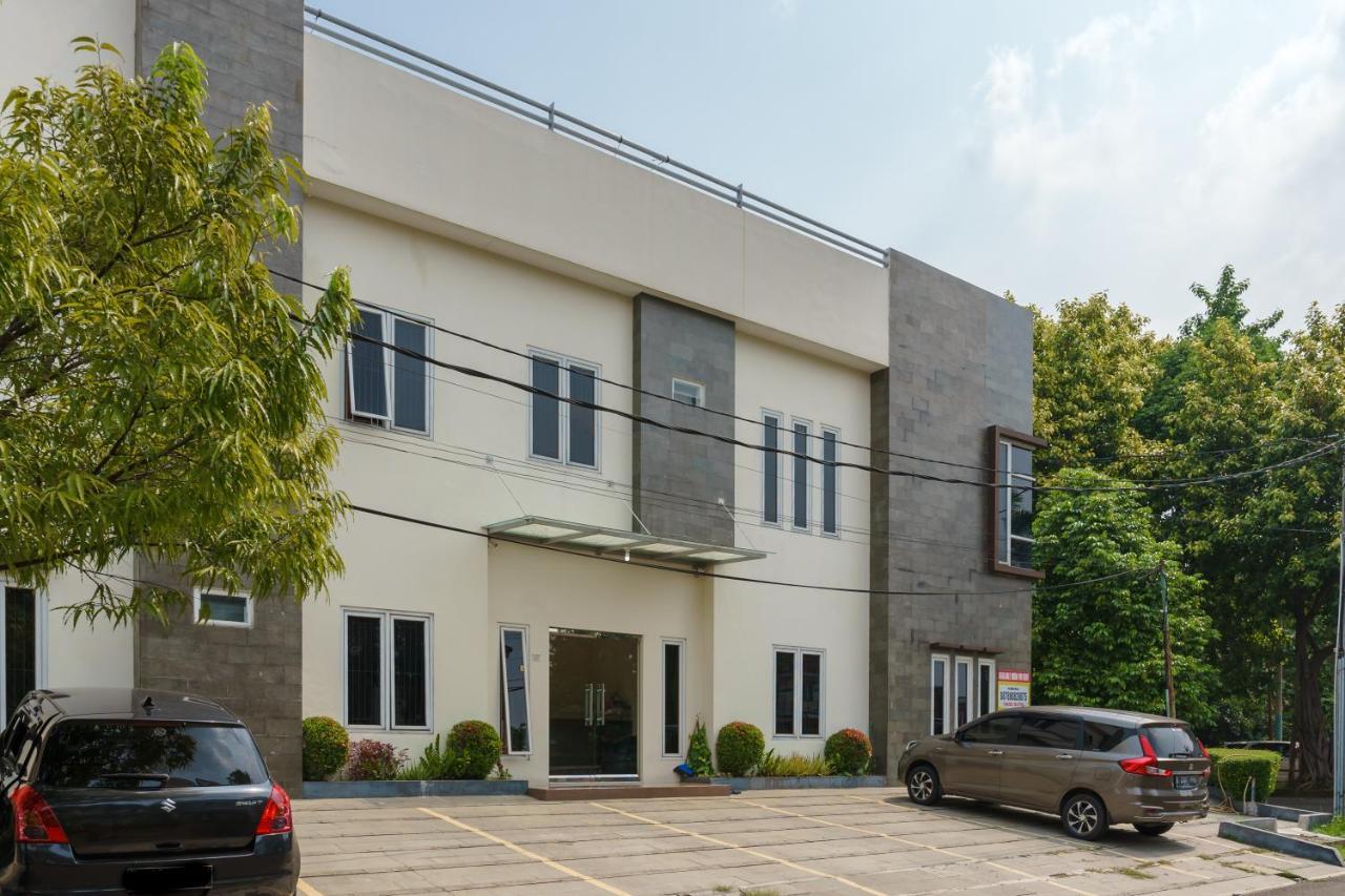 Dago Suites Syariah Cikarang RedPartner Bekasi Luaran gambar